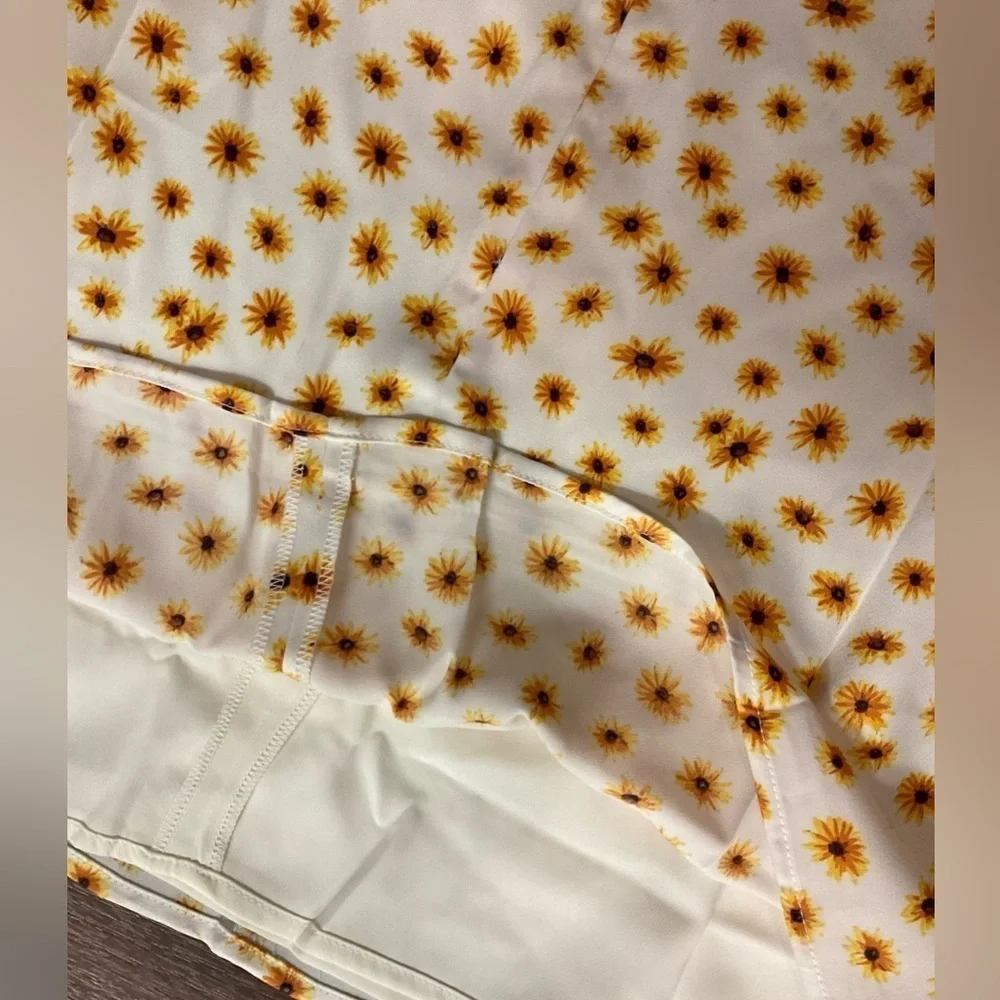NWT We Wore What Daisies Floral Mini